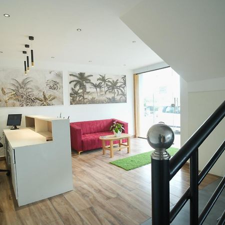 Rasha Residency Hostel กัลปัตตา ภายนอก รูปภาพ
