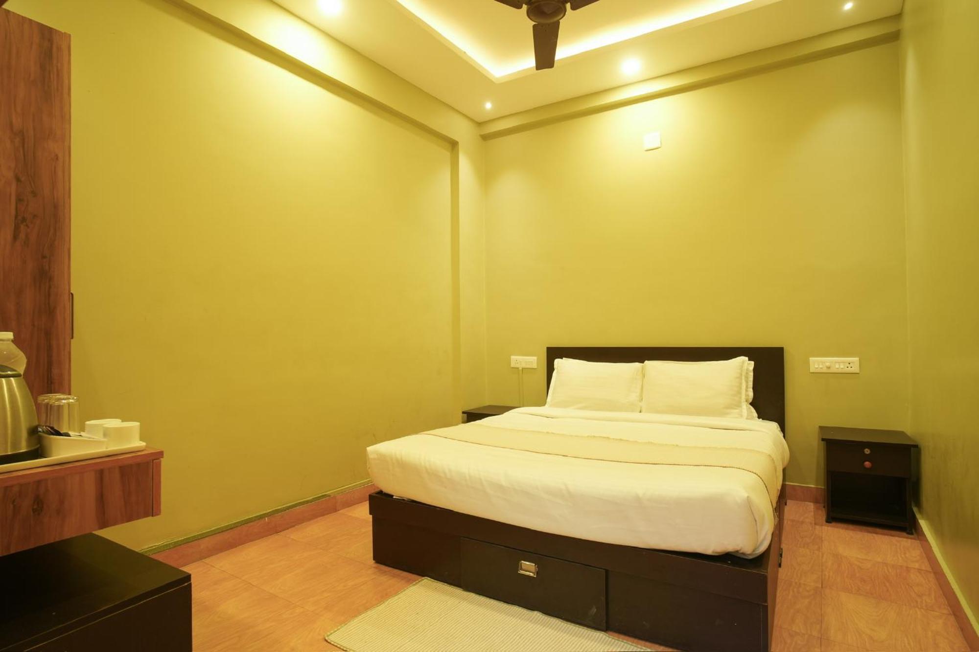 Rasha Residency Hostel กัลปัตตา ภายนอก รูปภาพ