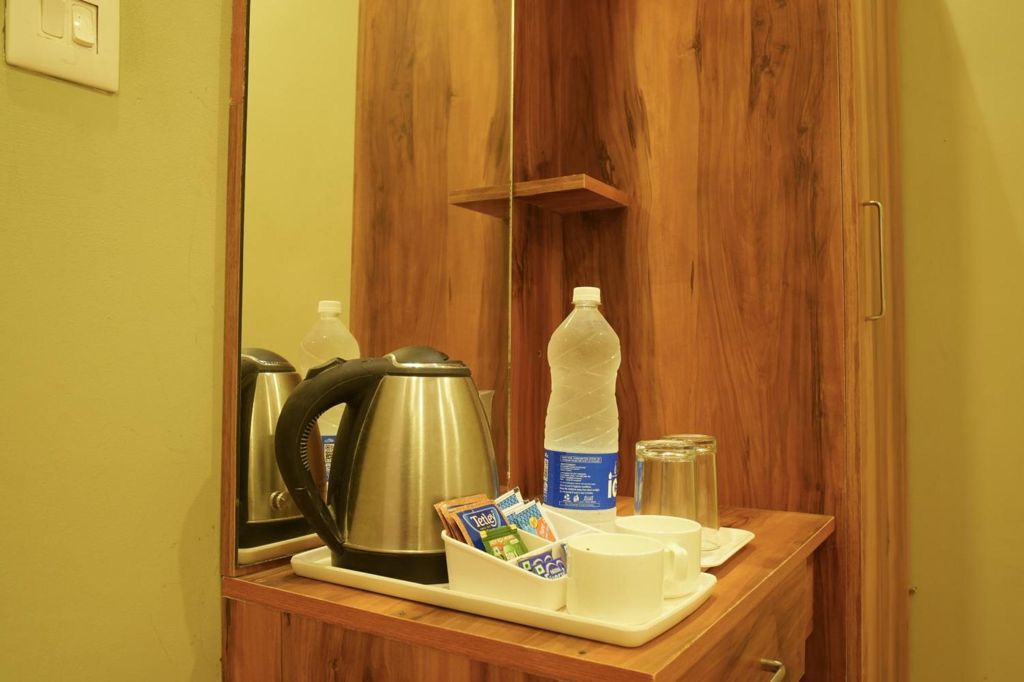 Rasha Residency Hostel กัลปัตตา ภายนอก รูปภาพ