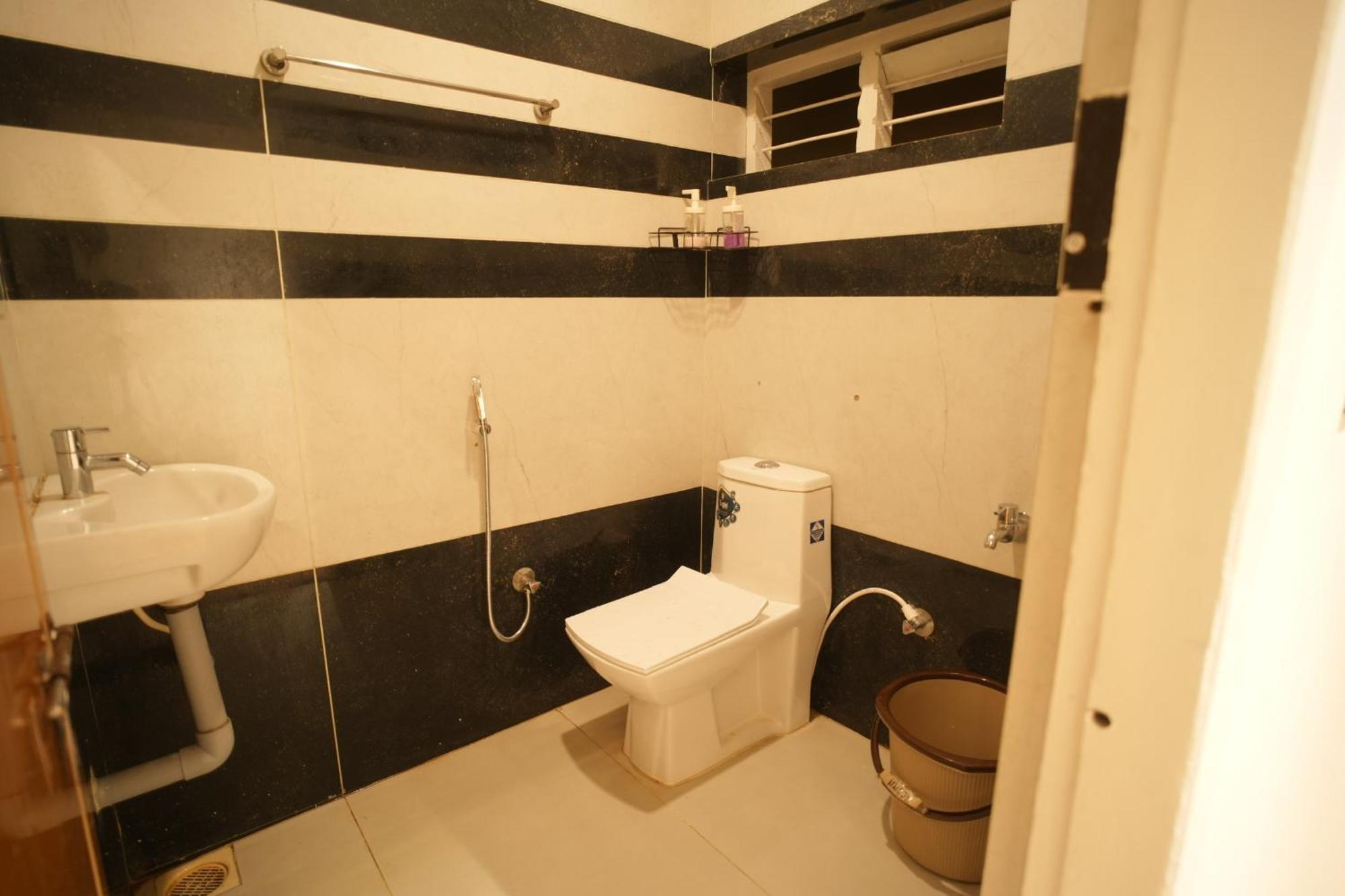Rasha Residency Hostel กัลปัตตา ภายนอก รูปภาพ