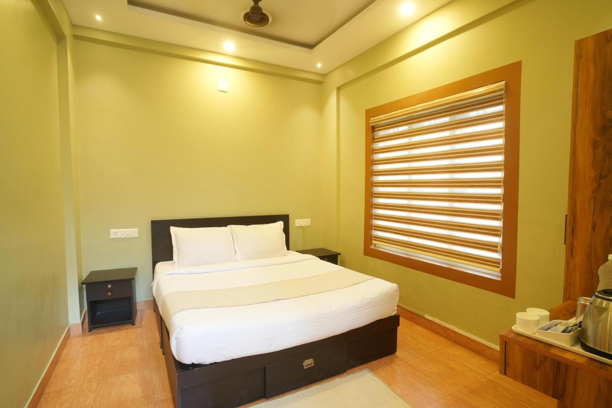 Rasha Residency Hostel กัลปัตตา ภายนอก รูปภาพ
